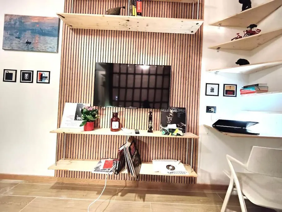 Casa Cloclo: Design & Vintage Apt Above Subway Milão Apartamento