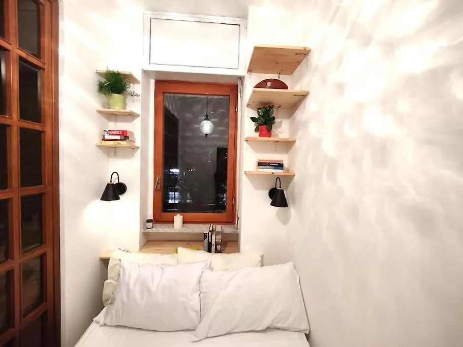 Casa Cloclo: Design & Vintage Apt Above Subway Milão Apartamento